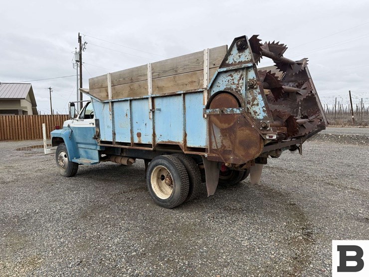 1992-ford-f700-image-3