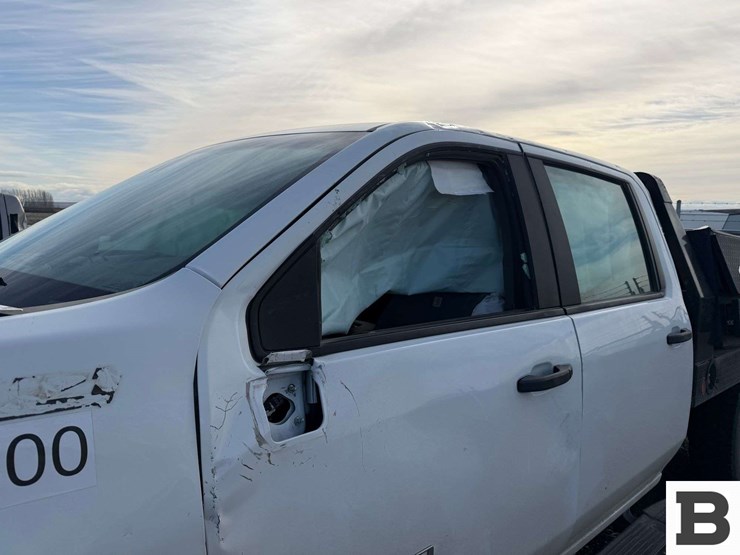 2023-chevrolet-silverado-3500-image-14