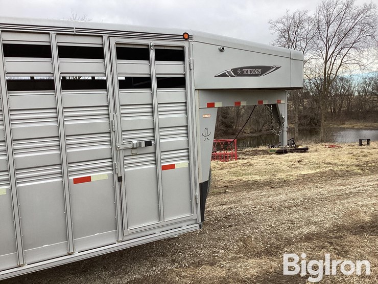 2016-titan-trailer-image-17