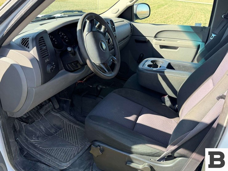 2012-chevrolet-silverado-1500-image-24