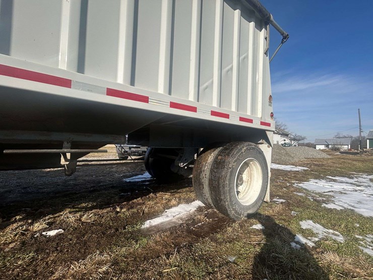 2013-neville-trailer-image-9