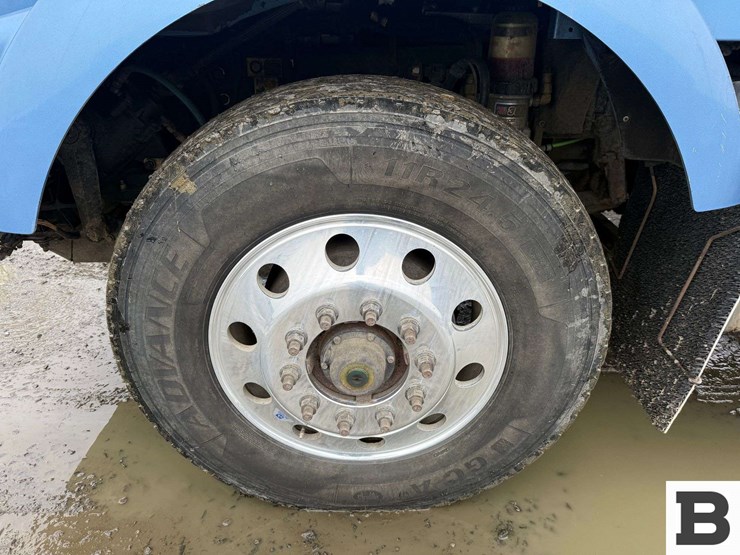 2013-kenworth-t800-image-23