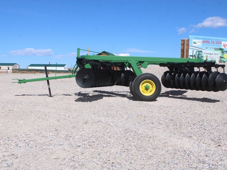 #1034-•-john-deere-t0310-12ft-disc-image-2