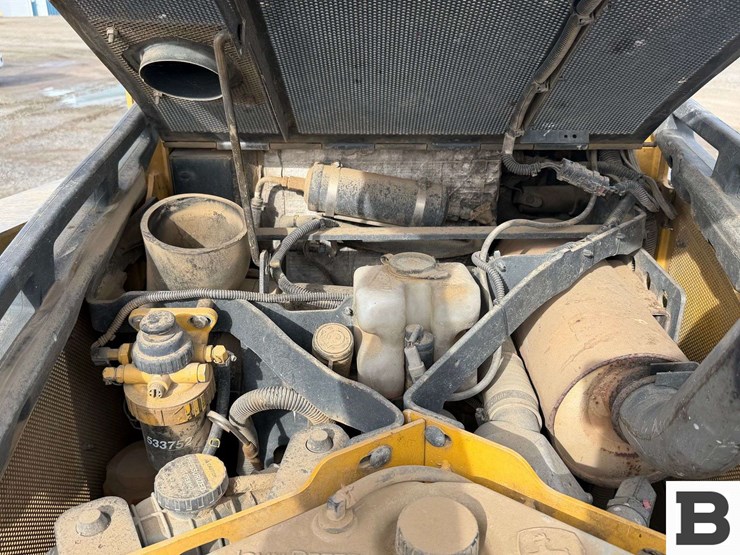 2010-john-deere-329d-image-22