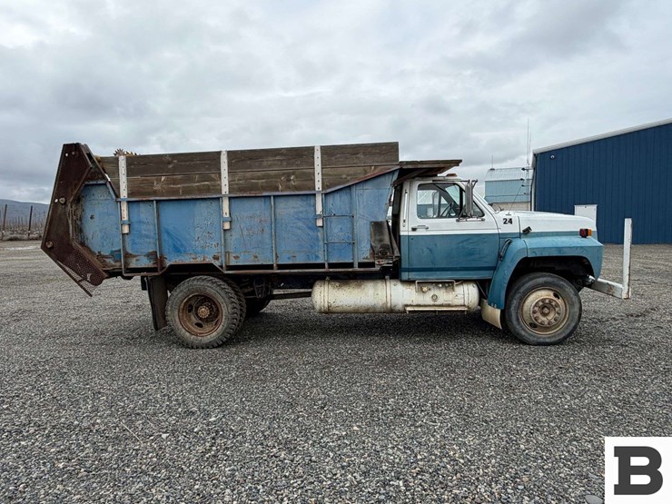 1992-ford-f700-image-6