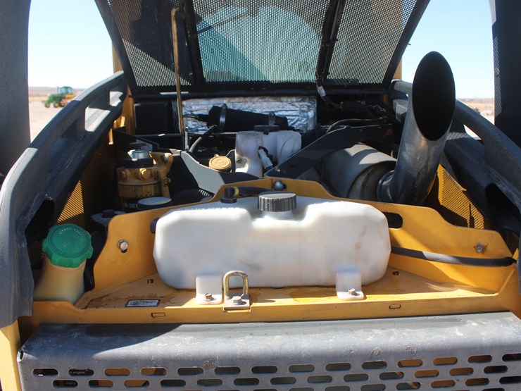 2011-deere-326d-image-15