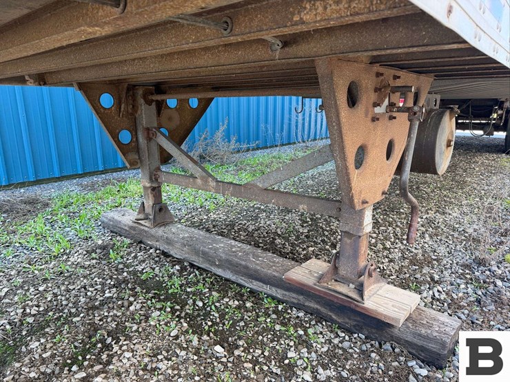 1995-utility-vs2r-image-23