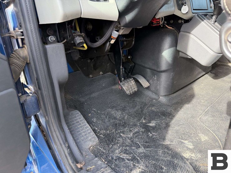 2015-international-durastar-4300-image-38