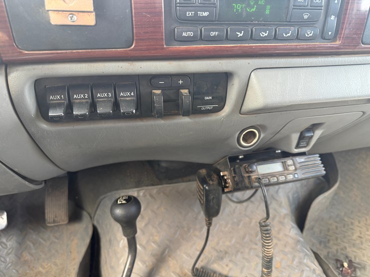 2006-ford-f550-image-34