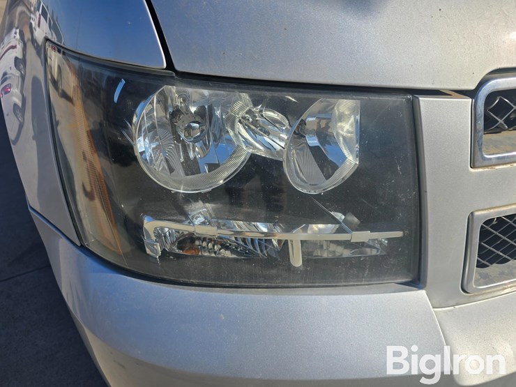 2014-chevrolet-suburban-image-11