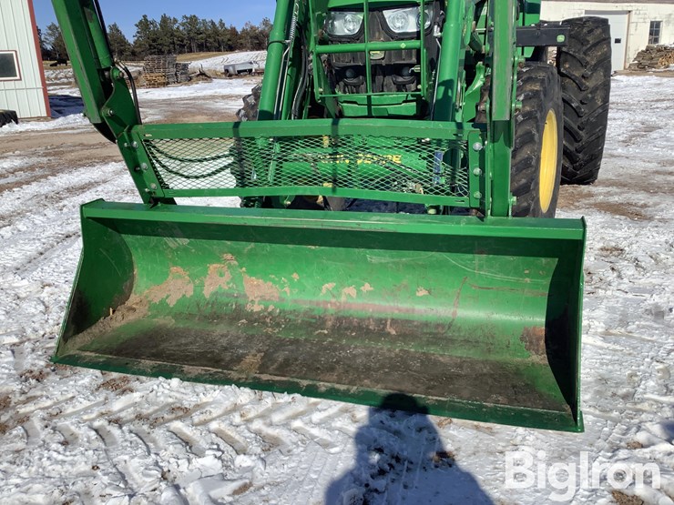 2014-john-deere-6140m-image-19