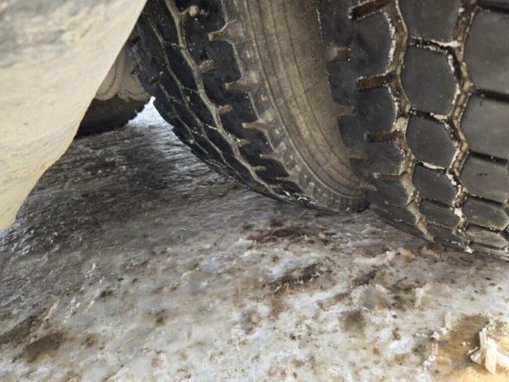 2009-gmc-t7500-image-14