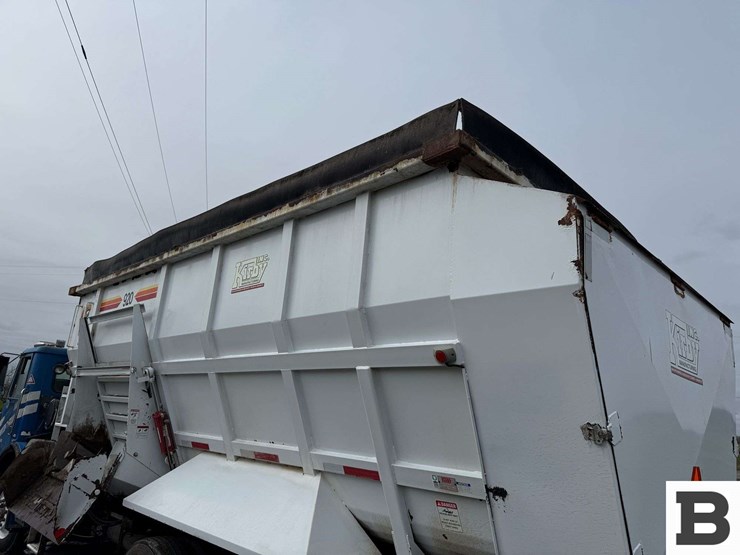 1996-volvo-wx-feed-truck---albany,-or-image-38