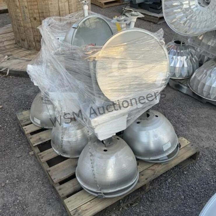 PALLET OF HIGH BAY LIGHTS