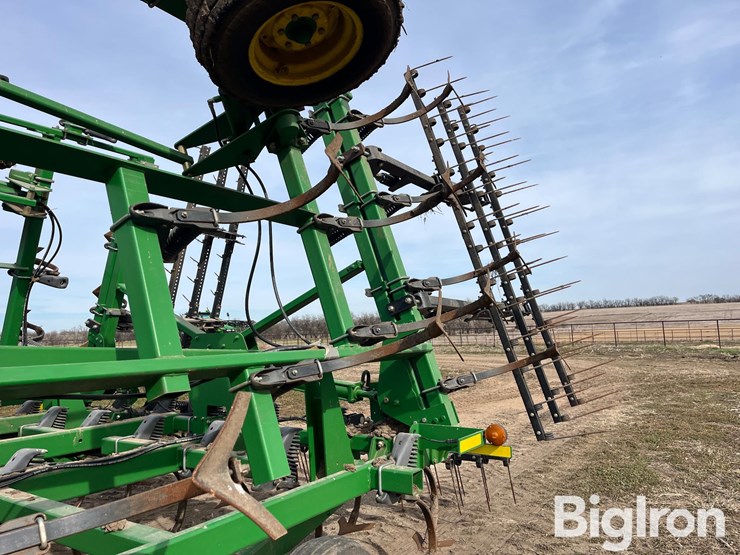 john-deere-2210-image-11