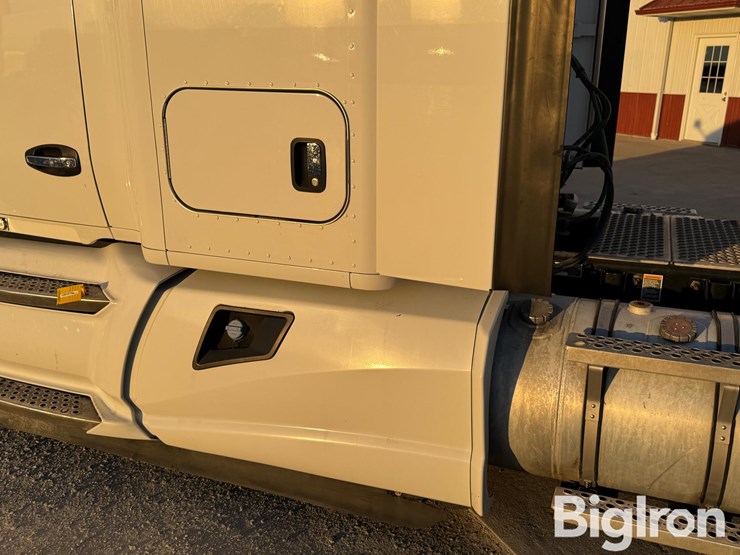 2021-kenworth-t680-image-18