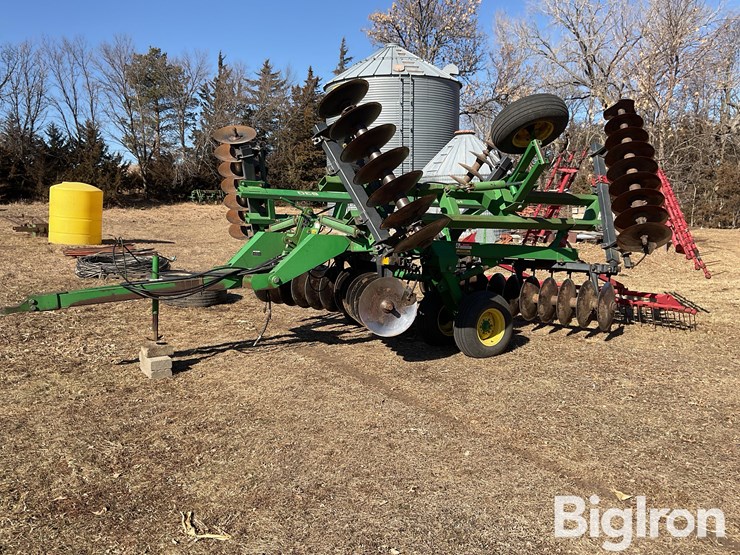 john-deere-630-image-1