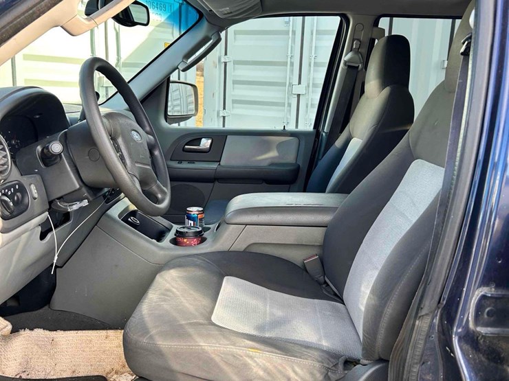2004-ford-expedition-image-13