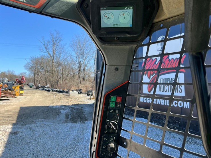 2022-bobcat-t64-image-16