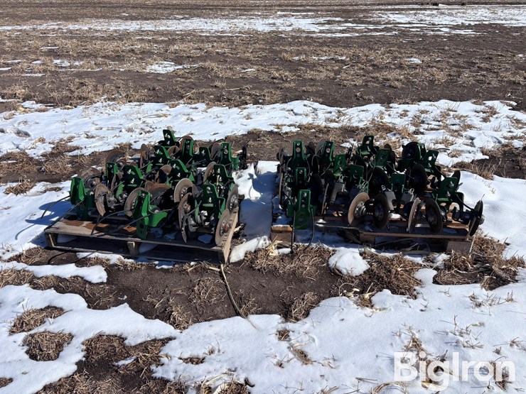 john-deere-rear-mount-disc-fertilizer-for-planter-image-6