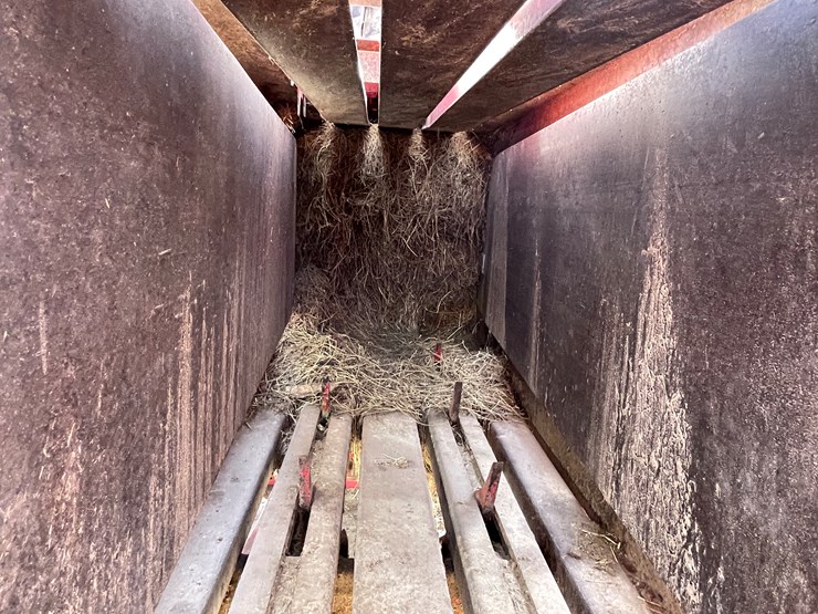 #3200-•-case-8575-square-baler-image-24