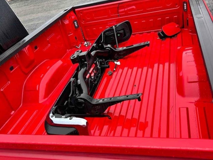 chevy-silverado-lt-red-truck-bed-image-5