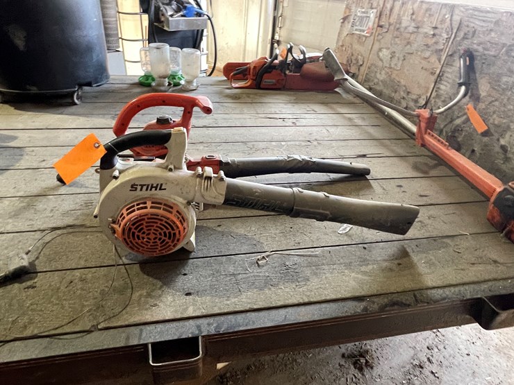 #7203-•-(2)-leaf-blowers-image-8