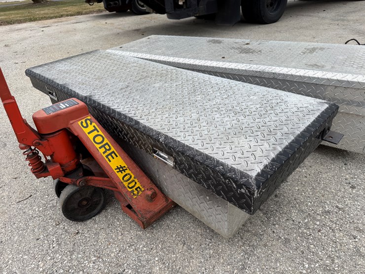 #9132-•-(2)-aluminum-truck-toolboxes-(new-berlin,-wi)-image-5