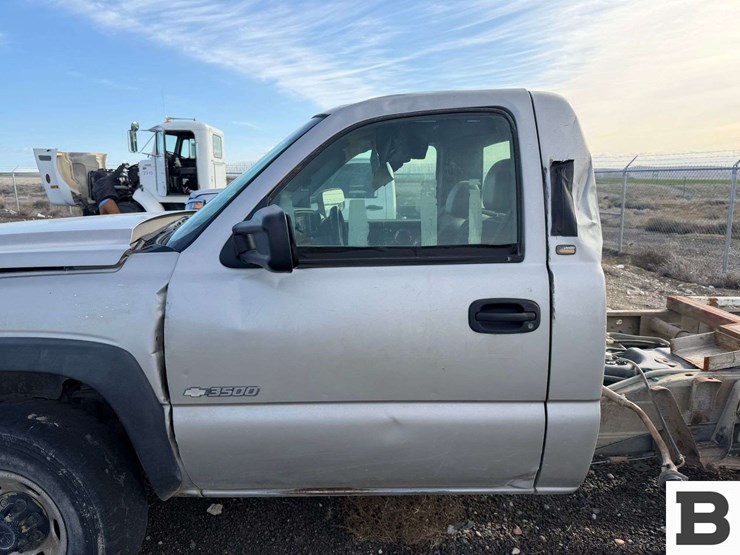 2005-chevrolet-silverado-3500-image-10