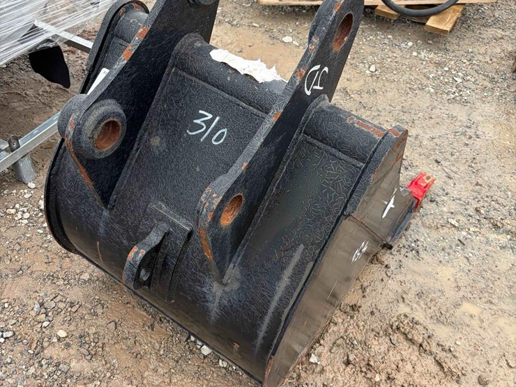 23"-john-deere-backhoe-bucket-image-2