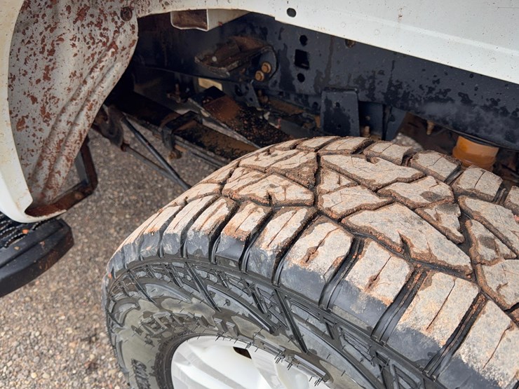 2022-ford-f350-image-15