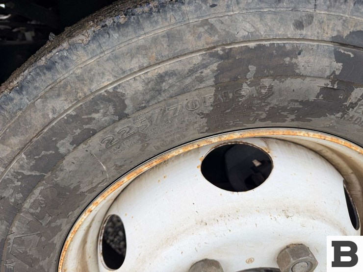 2007-isuzu-npr-image-11