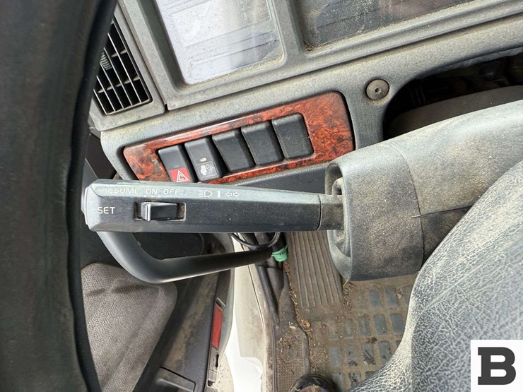 2001-volvo-vnl-tractor-truck---albany,-or-image-59