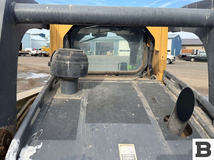 2010-john-deere-329d-image-20