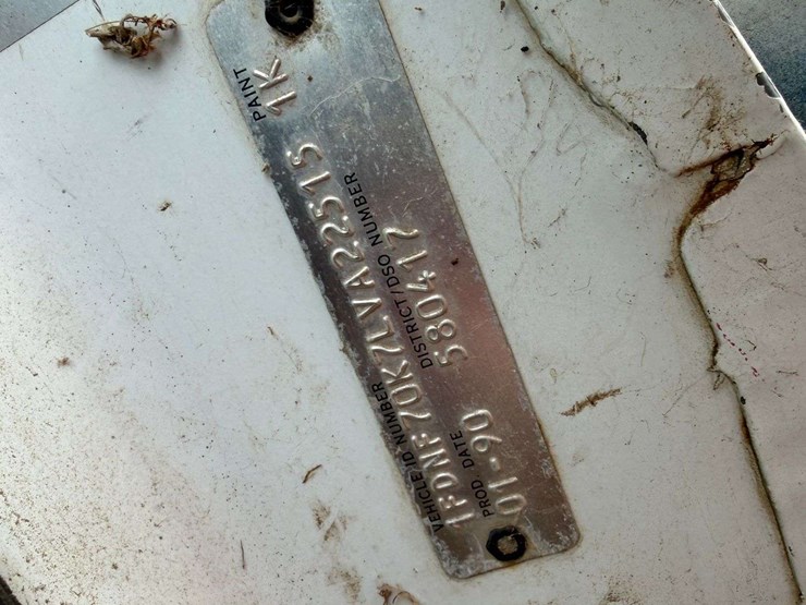 1990-ford-f700-image-32