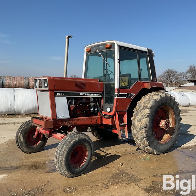 1977 INTERNATIONAL 1086