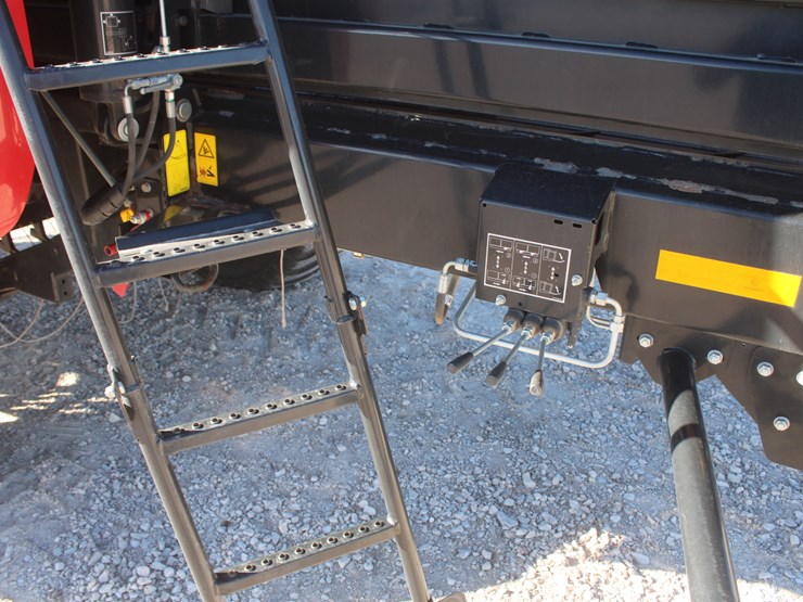 2019-case-ih-lb434xl-image-29