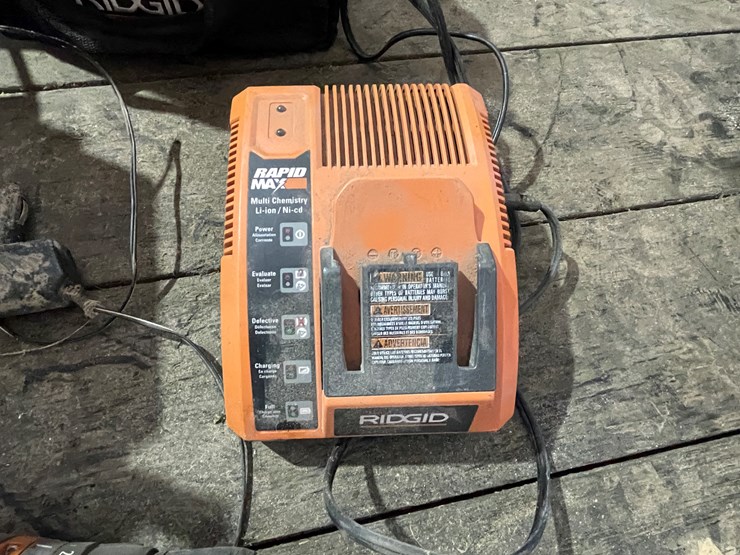 #7213-•-rigid-18v-drill-and-roadmaster-charging-pack-image-12