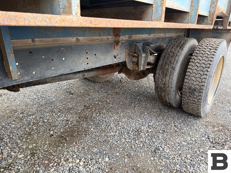 1990-ford-f700-image-30