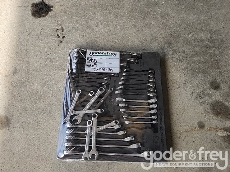 unused-32pc-combination-wrench-set-c/w-case,-grip-image-1