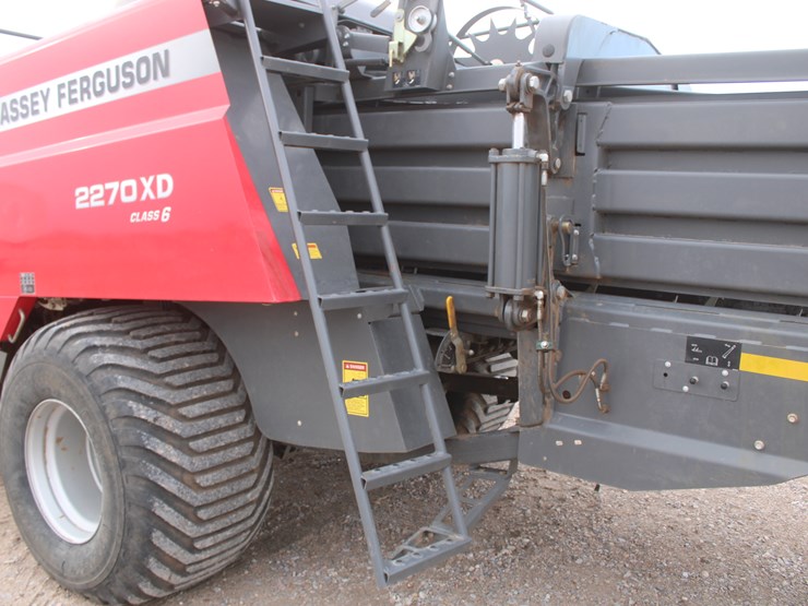 massey-ferguson-2270xd-image-24