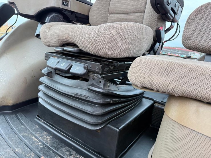 case-ih-magnum-180-image-57