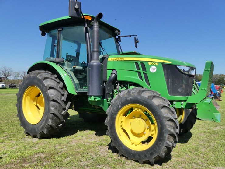 2022-john-deere-5100e-image-1