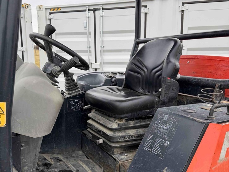 2015-kubota-r530-image-15