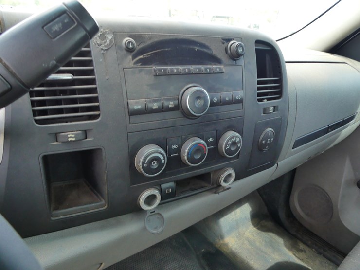 2012-chevrolet-3500-image-13