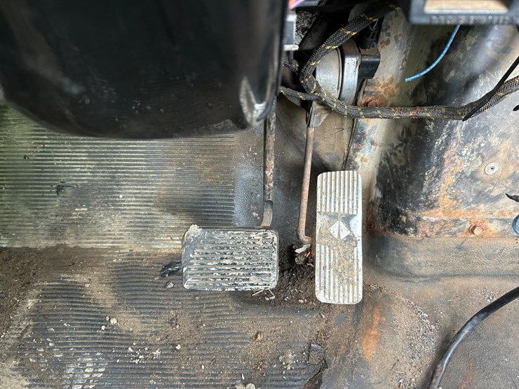 international-4700-lpx-service-body-truck-image-23