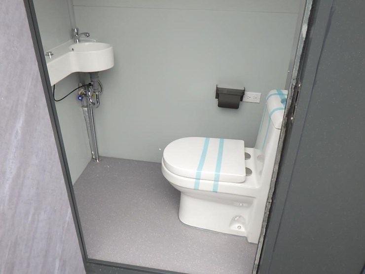 double-stall-portable-toilet-image-7