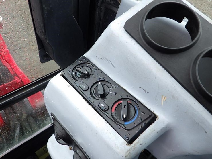2013-yanmar-vio35-5b-image-39