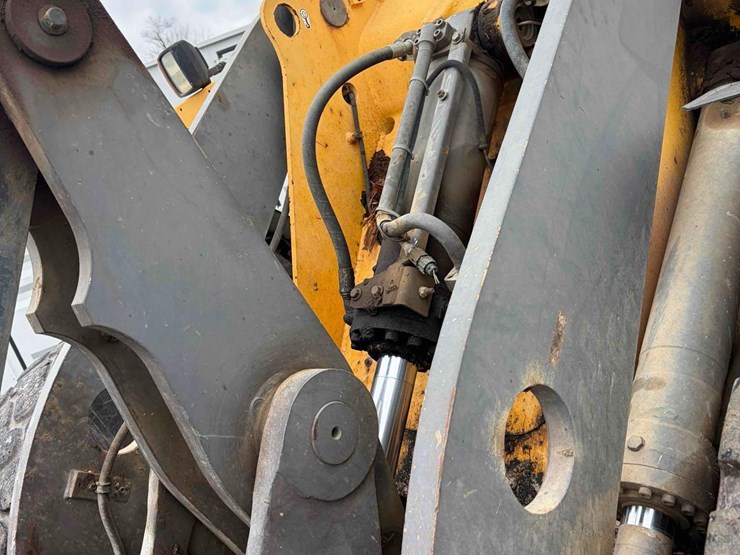 2012-volvo-l60g-image-14