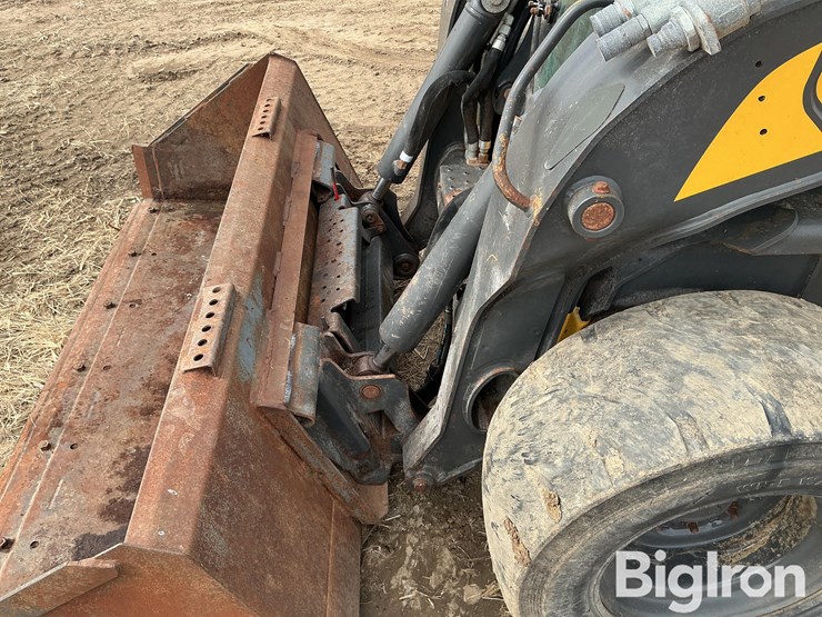 new-holland-l228-image-15